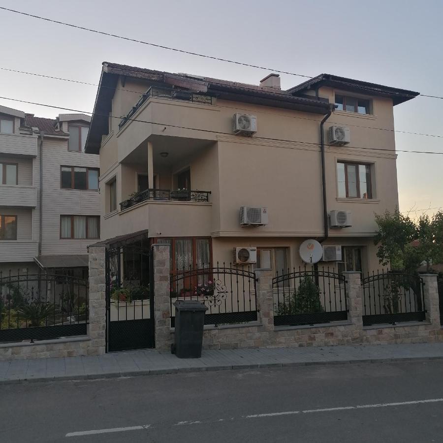 Apartments Dona 切尔诺莫雷茨 外观 照片
